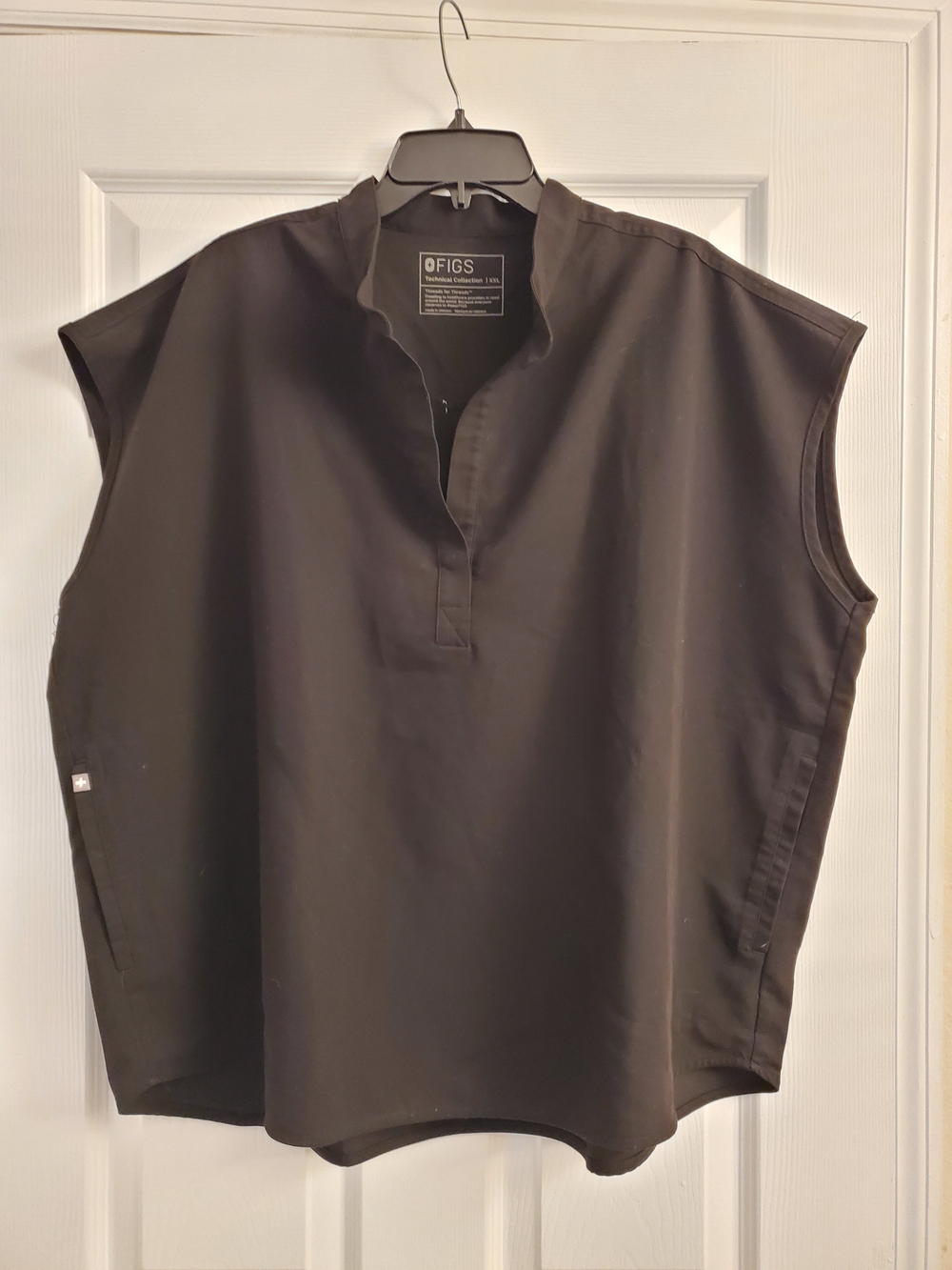 Figs Women’s Black Sleeveless Button-Neck Casual Shirt